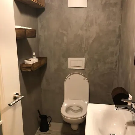 Holzhaus Mit Besonderem Ambiente *