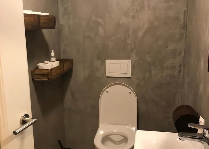 Holzhaus Mit Besonderem Ambiente *