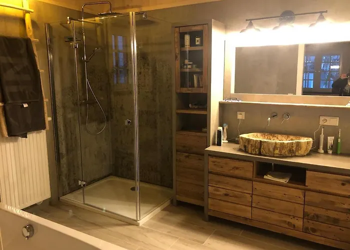 Holzhaus Mit Besonderem Ambiente *