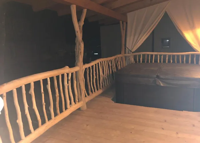 Holzhaus Mit Besonderem Ambiente *